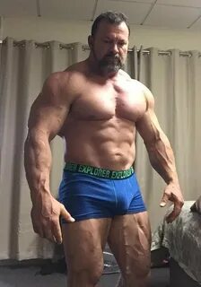 SDmusclecub on Twitter: "Huge muscular daddy with big bulge.