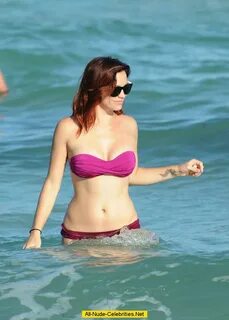 Jessica Sutta sexy in bikini on the beach in Miami