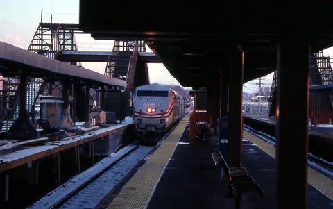 File:20000220 04 Amtrak Croton Harmon, NY (7049006837).jpg -
