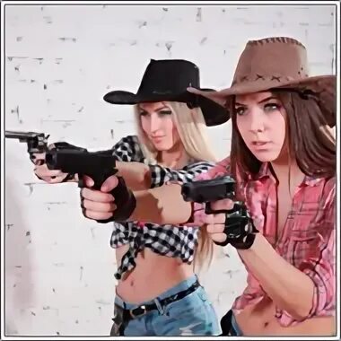 Cowgirl gunfight - Amelie vs Sabrina