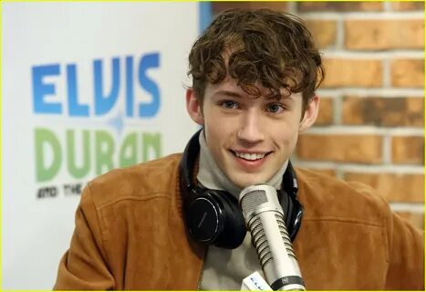 Troye Sivan Covers Alessia Cara's 'Here' on Z100 - Watch Now