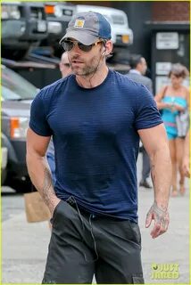 Seann William Scott Wears a Tight T-Shirt For His Workout: P