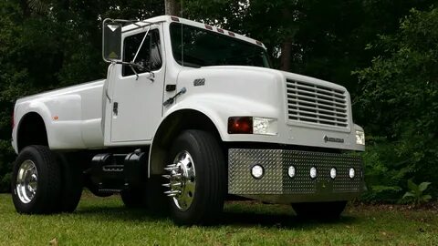 International 4700 Custom Dually new wheels Medium duty truc