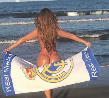 Model finds 33 sexy ways to celebrate Real Madrid's 33 LaLiga titles - Foto 8 de