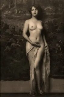 Обнаженные девушки 19 века (76 фото)