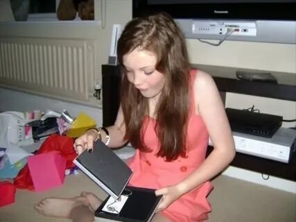 Georgie Henley Feet (6 photos) - celebrity-feet.com