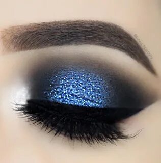 sparkly blue eyeshadow look Blue eyeshadow makeup, Eyeshadow