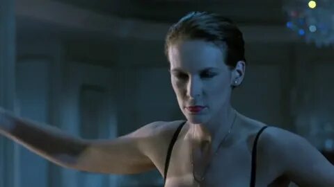 Jamie Lee Curtis : Helen Tasker hot hot dance - True Lies - 