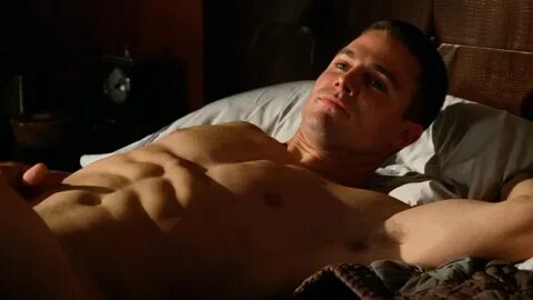 ausCAPS: Stephen Amell nude in Hung 3-01 "Don't Give Up on D