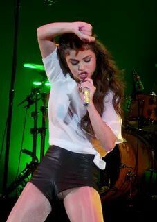 Selena Gomez Performs Live in London Concert