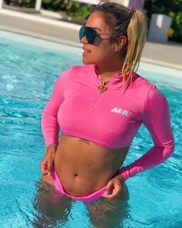 49 hot photos of Karol G expose their magnificent figure to 