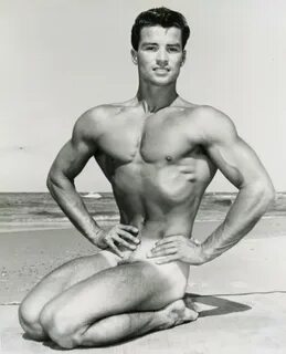 Hot Vintage Men: Beefcake at the Beach!