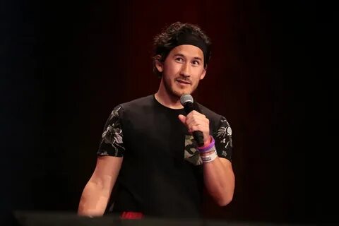 Markiplier Markiplier speaking with attendees at the 2018 . 