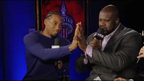Shaq Tries To Hold Two Water Bottles With One Hand Like Kawh