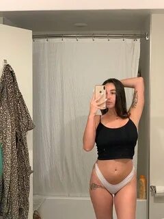 Karlee Twitterissä: "I’m clearly obsessed with mirror photos and my onlyfans htt