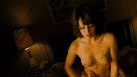 Отем Ризер голая, Сиенна Гиллори секси - Большой взрыв (2011