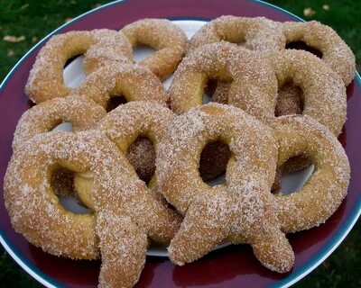 A Messy Kitchen: BBB twists up some Soft Pretzels