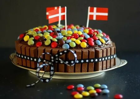 Denmarks Birthday! danish birthday traditions; 5th June føds
