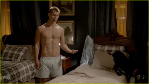 Glen Powell Went Shirtless on 'Scream Queens' Yet Again!: Ph