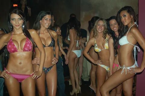 File:Bridges Bikini Contest 54.jpg - Wikimedia Commons