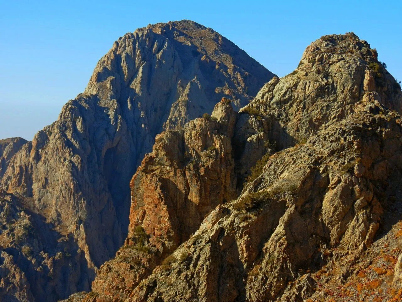 Скалистая вершина Курочка в Крыму