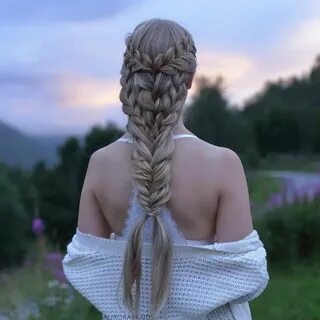 Mermaid style A tutorial for this hairstyle can be found in 