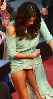 Eva Longoria's Cannes wardrobe malfunction - Oh No They Didn