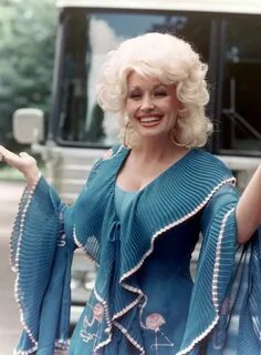 48 Nude Photos of Dolly Parton Showcasing Her Talented Perfo