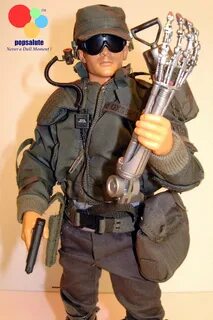 Sergeant Tech-Com Kyle Reese from Hot Toys review