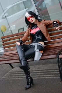 Fem/Red Hood - Oniksiya Sofinikum Jason Todd Cosplay Photo