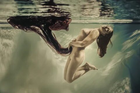 Frauen unter wasser nackt Unterwasser