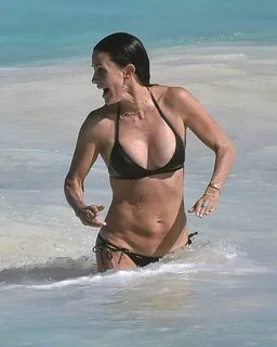 The Hottest Photos Of Courteney Cox - 12thBlog