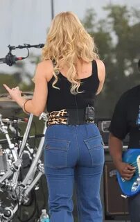 Fashion Notes: Jessica Simpson: A Victim Of 'Mom Jeans' At C