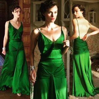 The Corseted Beauty on Instagram: "This emerald green dress 