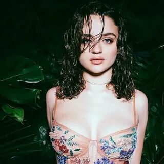 49 sexy photos of Joey King Boobs make your hands want her