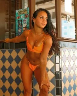 Gabi Butler en bikini (FOTOS) - BellasenBikini.com