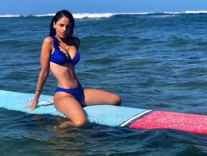 Eiza Gonzalez Bikinis, Surfing, Eiza gonzalez