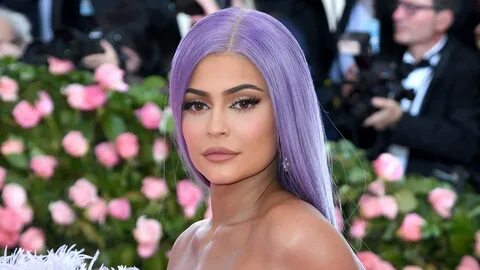 Kylie Jenner’s Kylie Skin Walnut Face Scrub Is Dividing the 