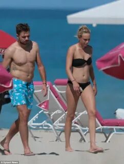 Stan Wawrinka and girlfriend Donna Vekic relax on beach