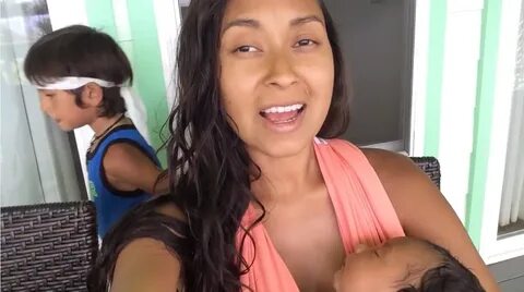 Szex közben szoptatta babáját egy vlogger anyuka! Felháborod