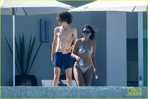 Timothee Chalamet & Eiza Gonzalez Pack on the PDA & Kiss in 