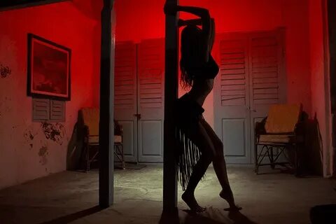 She Dance Like A Stripper