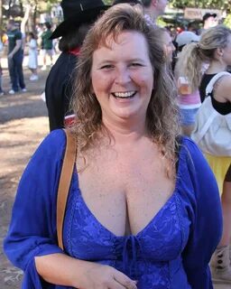 Big tits mature cleavage bra