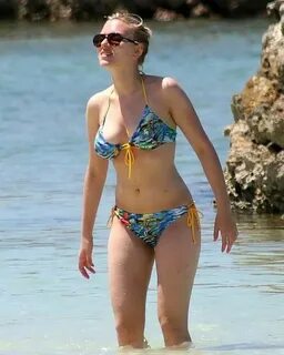 Scarlett Johansson Bikini Pictures WallPics