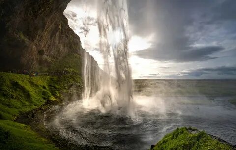 Обои горы, водопад, поток, Исландия, туристы картинки на раб