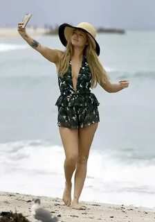 Chanel West Coast Nip Slip at the Beach in Miami - Barnorama