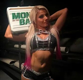 WWE: Alexa bliss se lleva el maletín del money in the... MAR