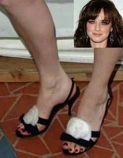 Hollywood Star Feet: Alexis Bledel Feet