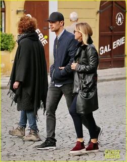 Theo James Packs on the PDA With Ruth Kearney in Prague: Pho