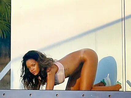 Rihanna Nude & Sexy (23 Photos) #TheFappening